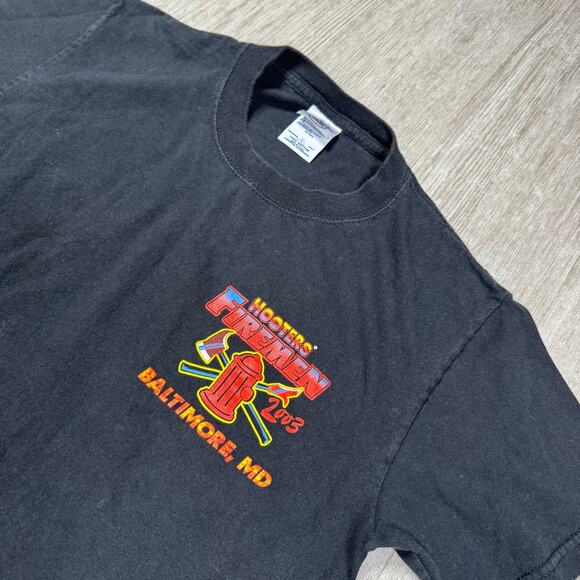 Vintage Hooters Firemen Shirt 2003 Baltimore Maryland Black Tee Crewneck Men S - Picture 6 of 6